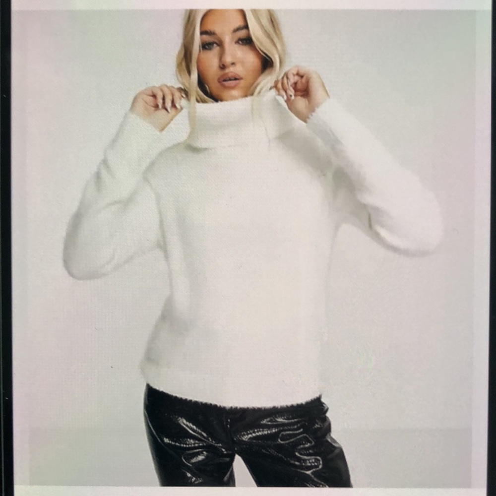 New Tahari Sweater Pullover with shiny detail